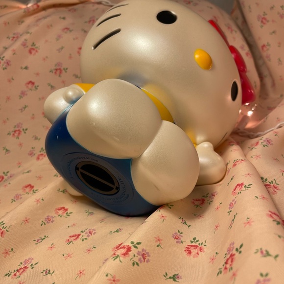 Hello Kitty Piggy Bank - Picture 4 of 6